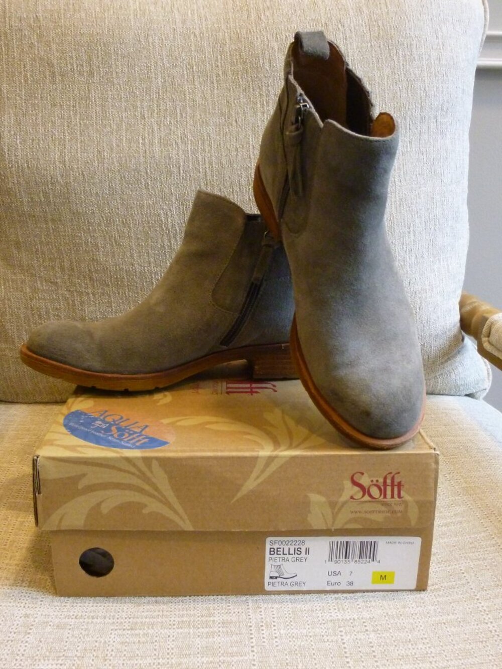 Women's SOFFT Grey Suede Ankle Boot Size 7M